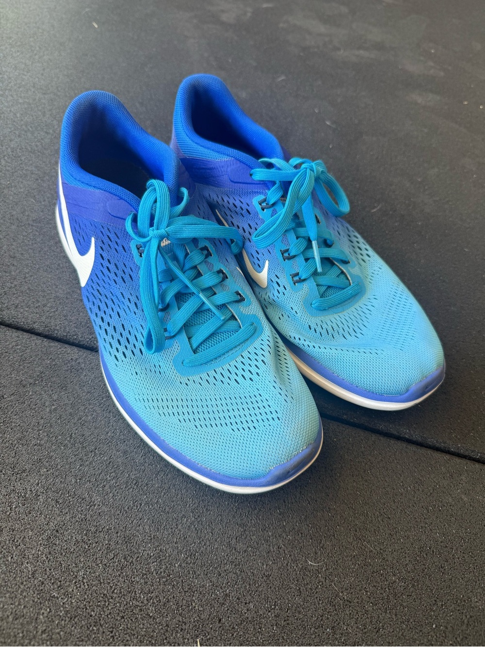 Nike Women's Blue Gradient Athletic Running Shoes